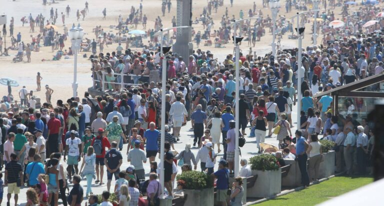 El verano en Gijón arranca con récord de turistas