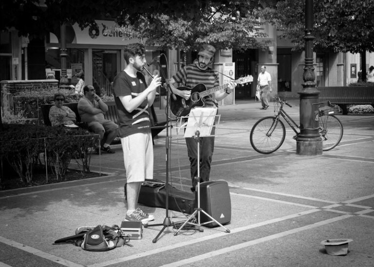 Promoción artística y calidad para la música en la calle y locales