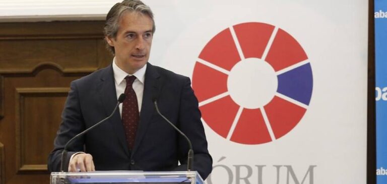 Ministro de Fomento. «Vamos a cumplir con el Plan de Vías de Gijón»